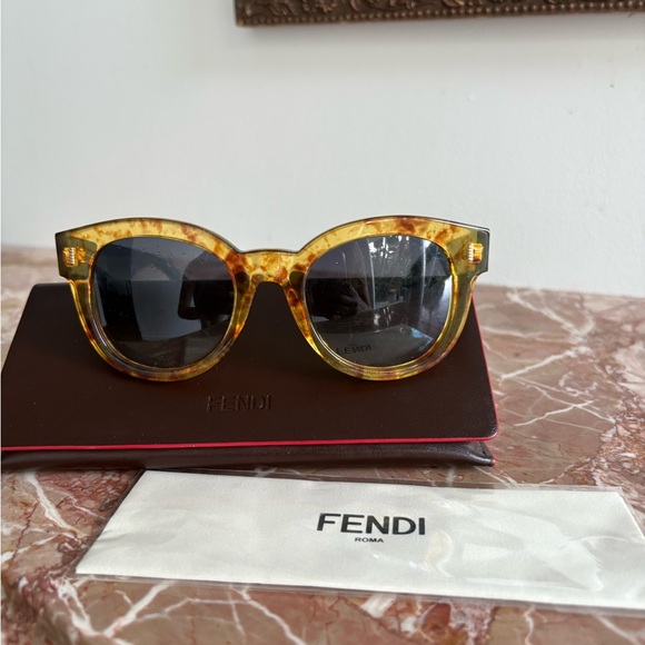 Fendi Amber and Brown Sunglasses /w Case - Picture 6 of 8